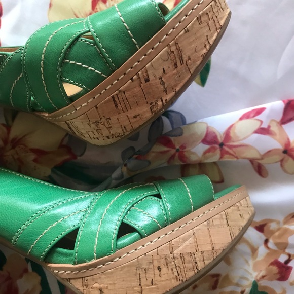 Beautiful green Nine West, size 7 sandals. - Picture 7 of 9